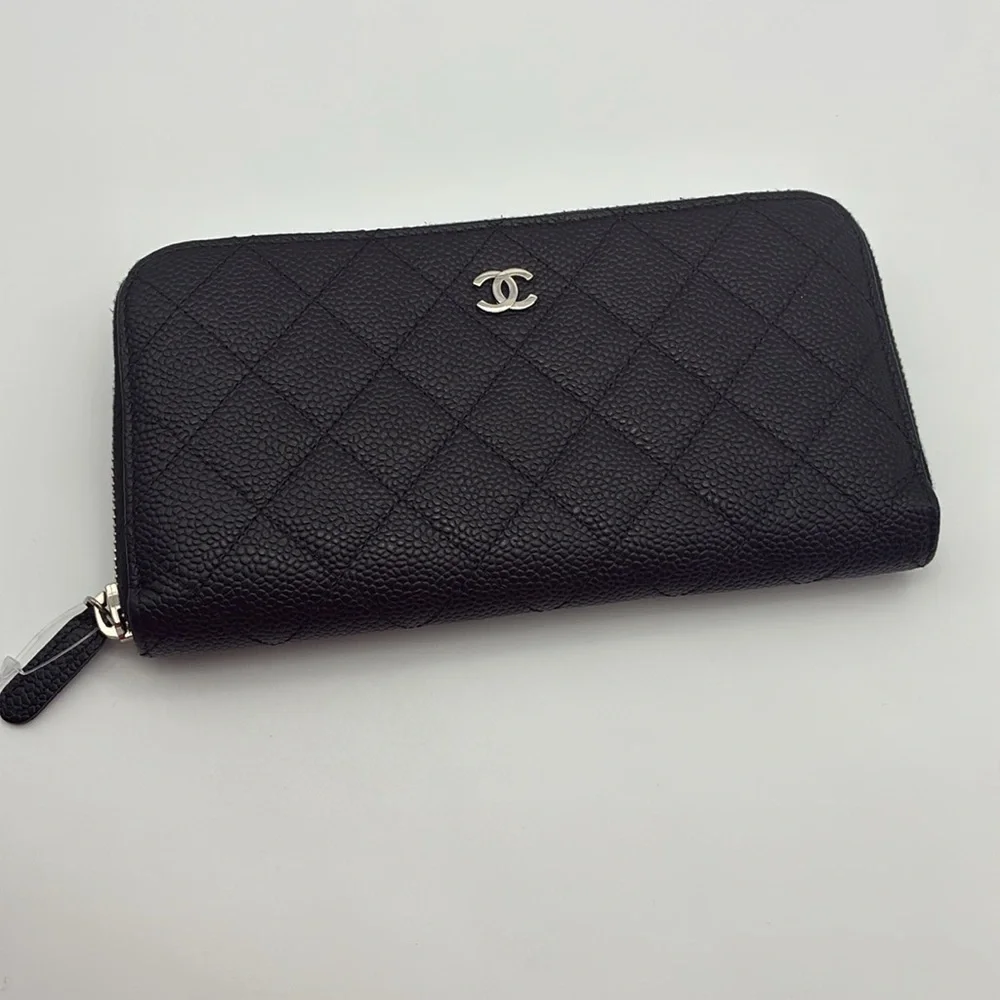 CHANEL CC BLACK CAVIAR QUILTED DIAMOND ZIPPY WALLET  SILVER HARDWARE W/ DUST BAG